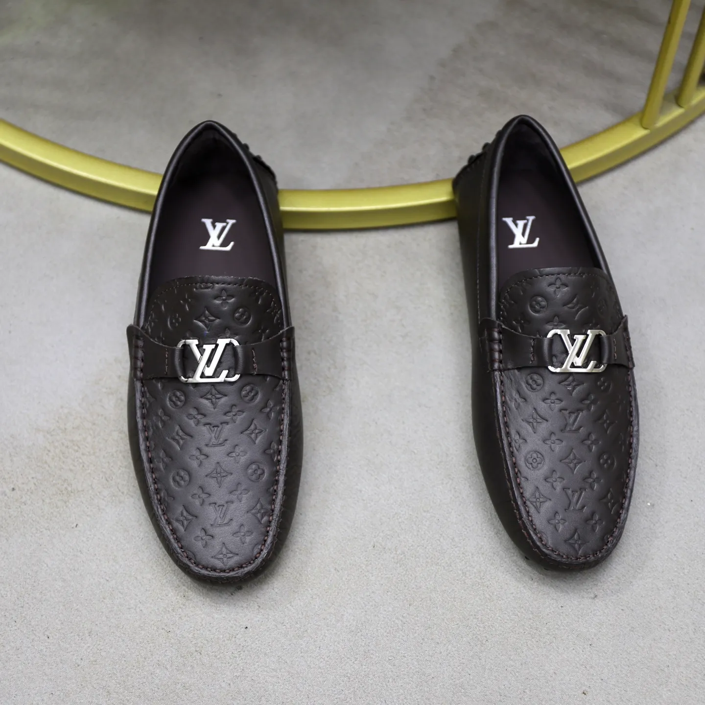 Ex-factory price: 480💰【LV】Louis Vuitton ⚠️High-end men’s driving and pedal series ⚠️38-44 (customized for 45) ⚠️All original cowhide leather! Thick and soft! Made entirely of calfskin lining! The latest non-slip beanie sole! Three-dimensional package technology! Fashionable and classic! Handicrafts! Original high quality! Feel free to compare!